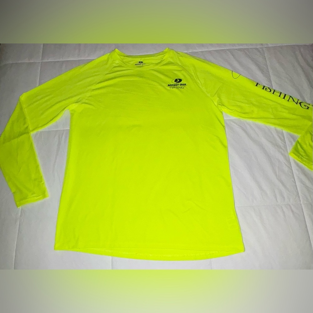 Mossy Oak Long Sleeve Neon Yellow Fishing Shirt Size M Worn Once -Excellent cond